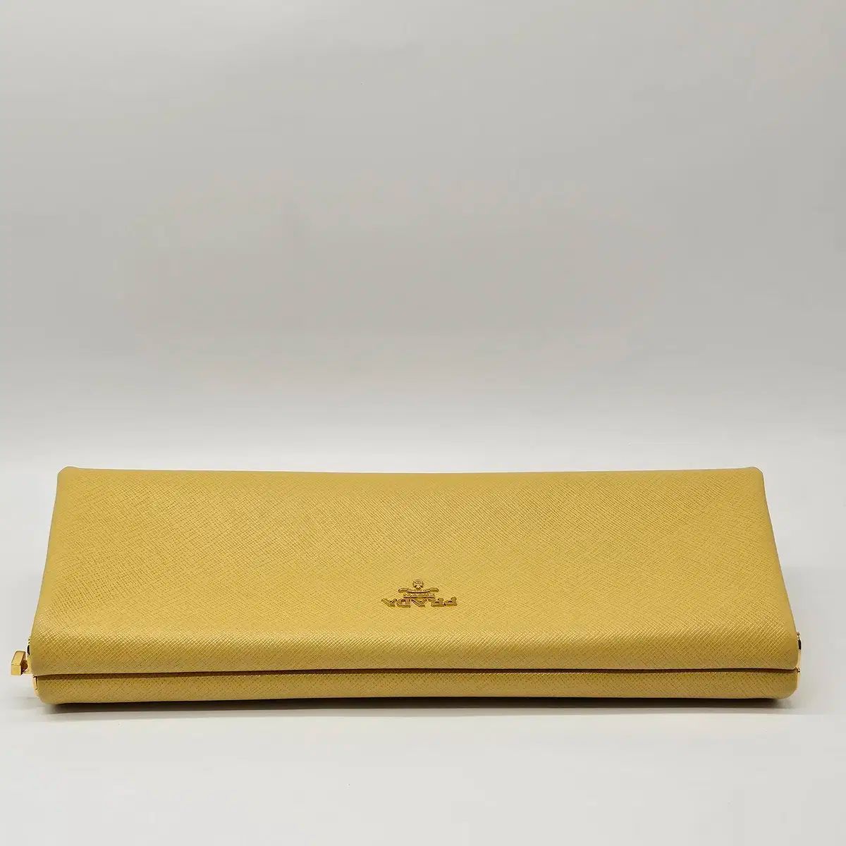 PRADA プラダ サフィアーノ クラッチバッグ イェロー DECORATOM_COM_BR