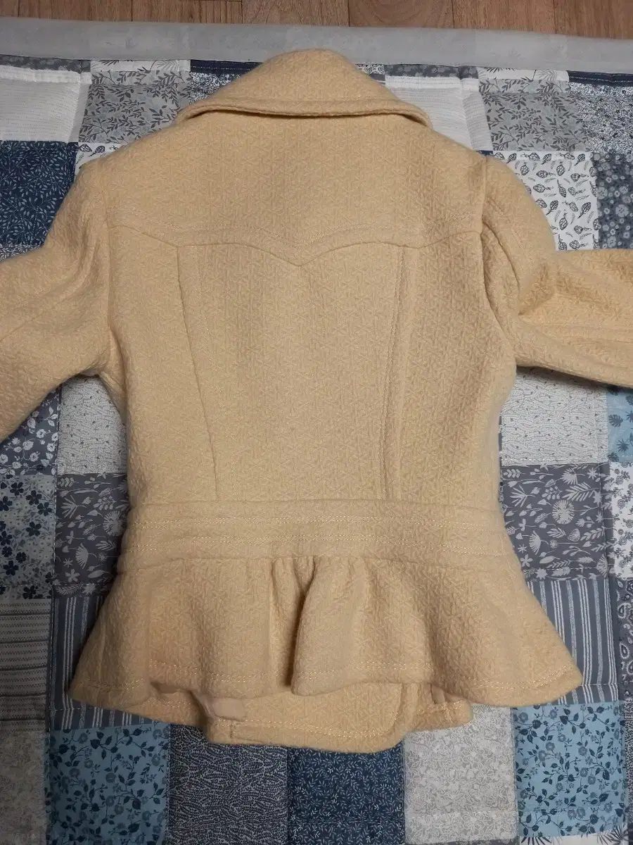 オッズセカンド アイボリー色