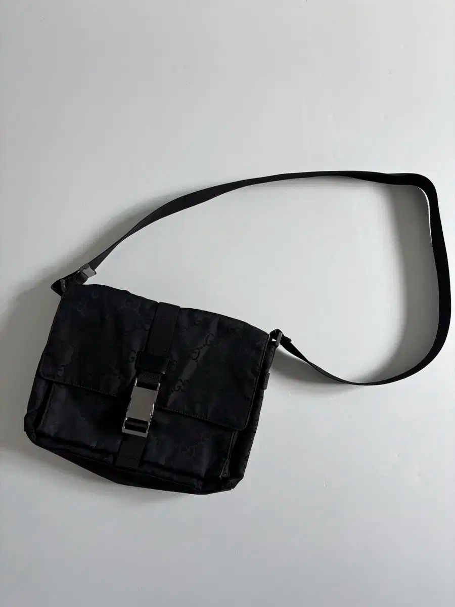 GUCCI グッチ ワンポケット スモール メッセンジャーバッグ