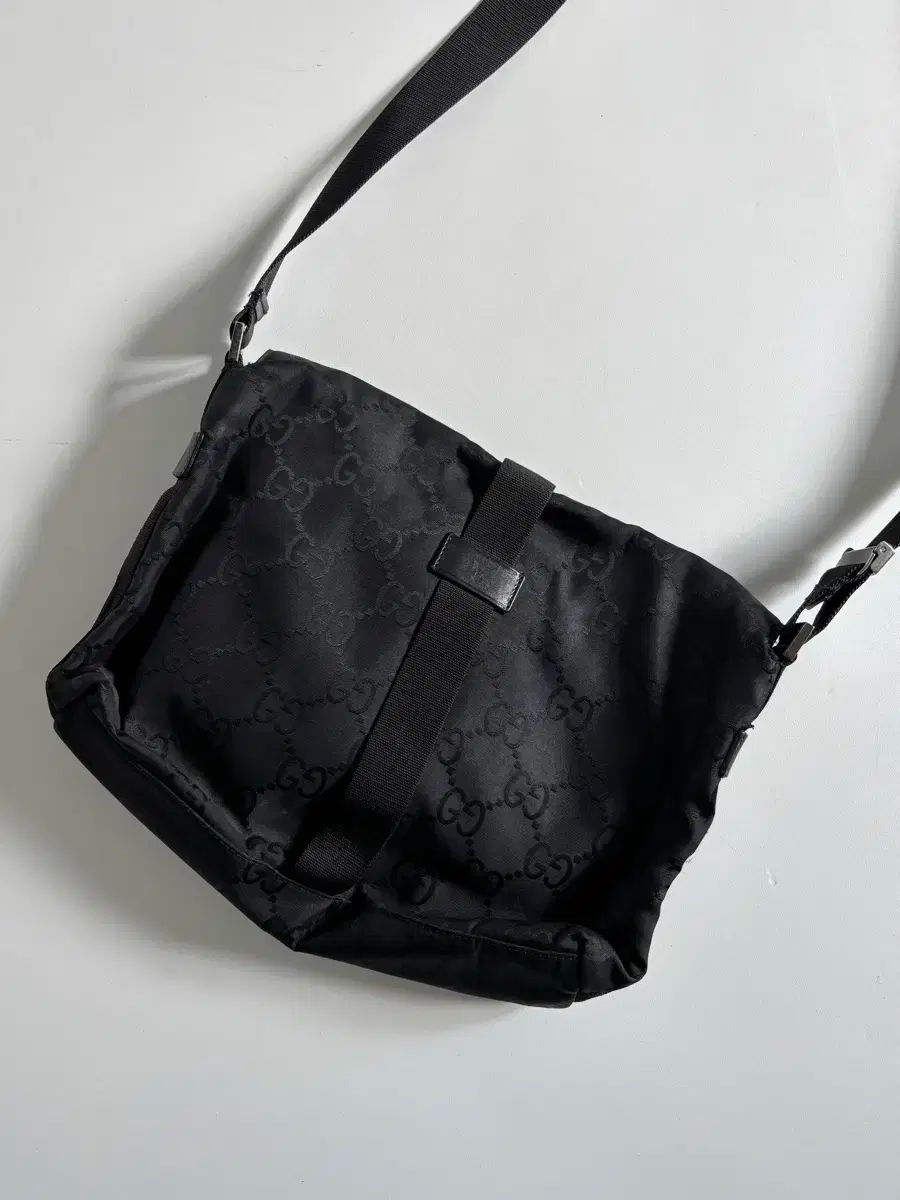 GUCCI グッチ ワンポケット スモール メッセンジャーバッグ