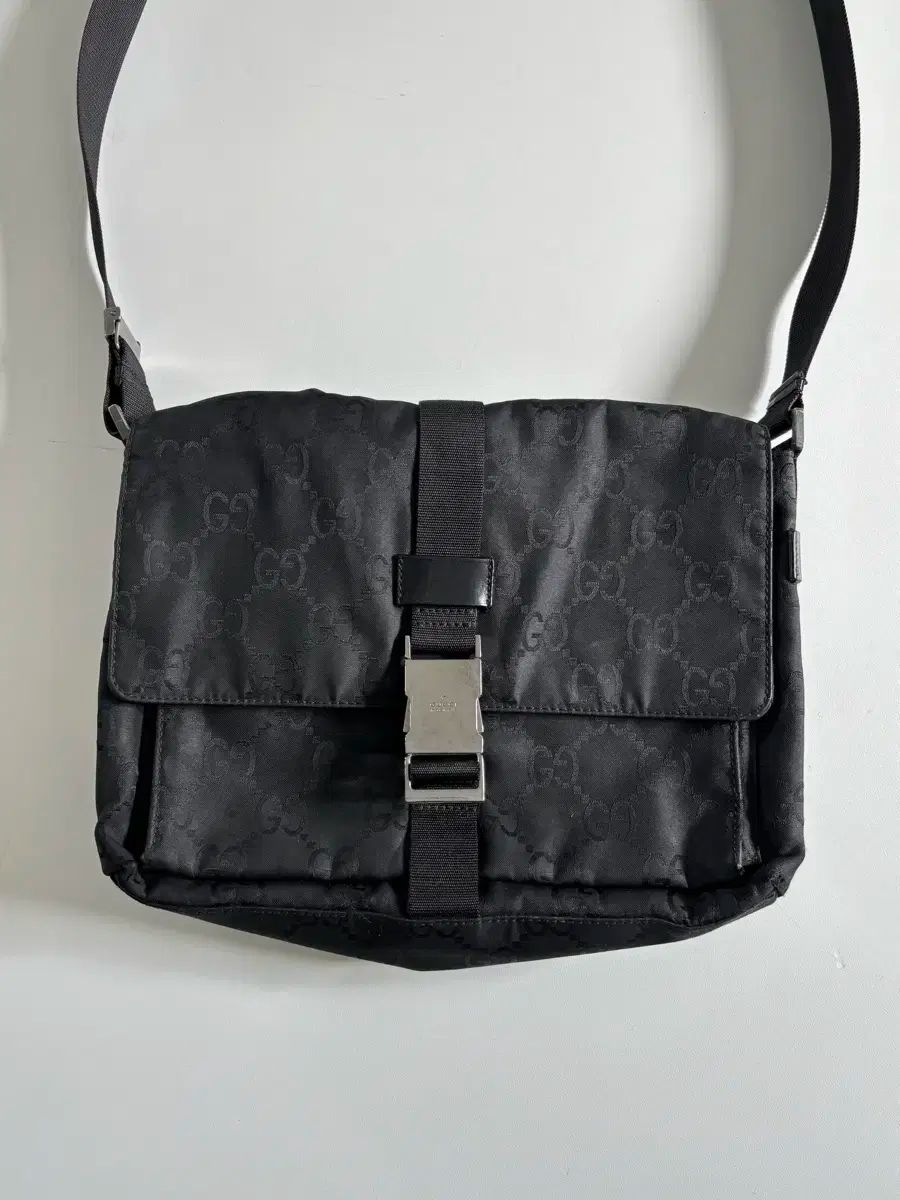 GUCCI グッチ ワンポケット スモール メッセンジャーバッグ