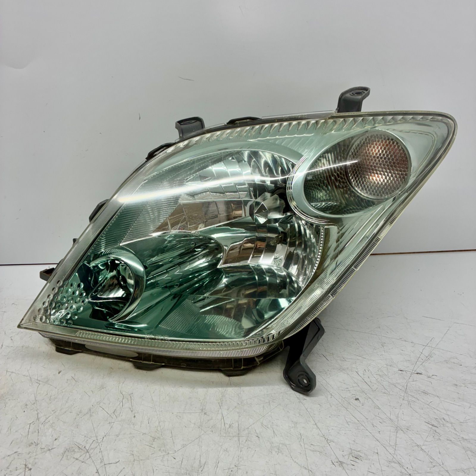 コーティング済 トヨタ NCP60 NCP61 NCP65 イスト IST ヘッドライト ランプ レンズ 左右セット LR HID グリーンメッキ ICHIKOH 52-064 P71624