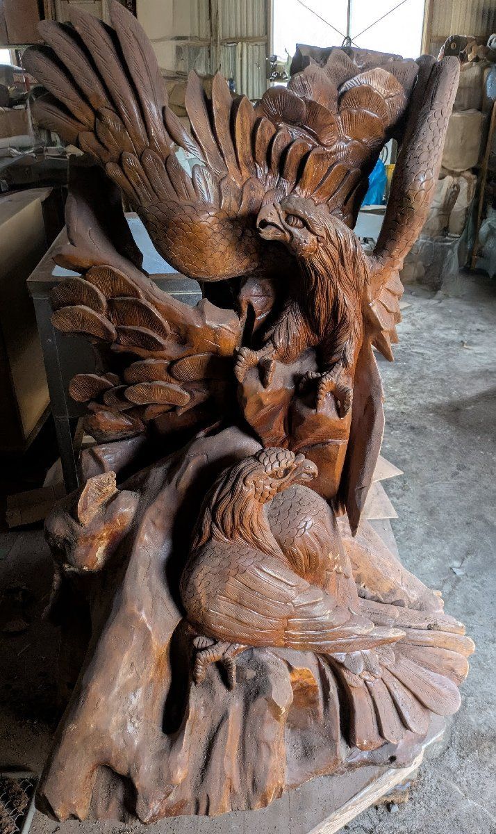 鹿児島発 木製の重厚感ある木彫り鷹のオブジェ できる方 送料別