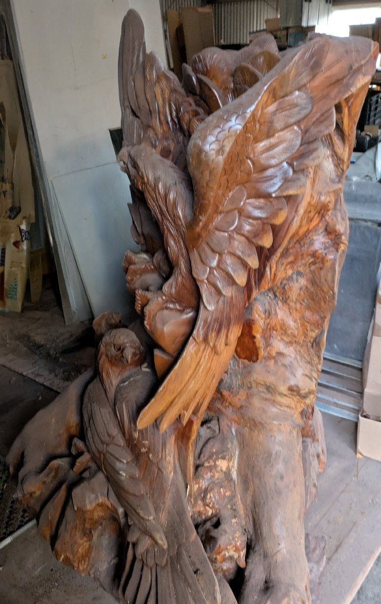 鹿児島発 木製の重厚感ある木彫り鷹のオブジェ できる方 送料別