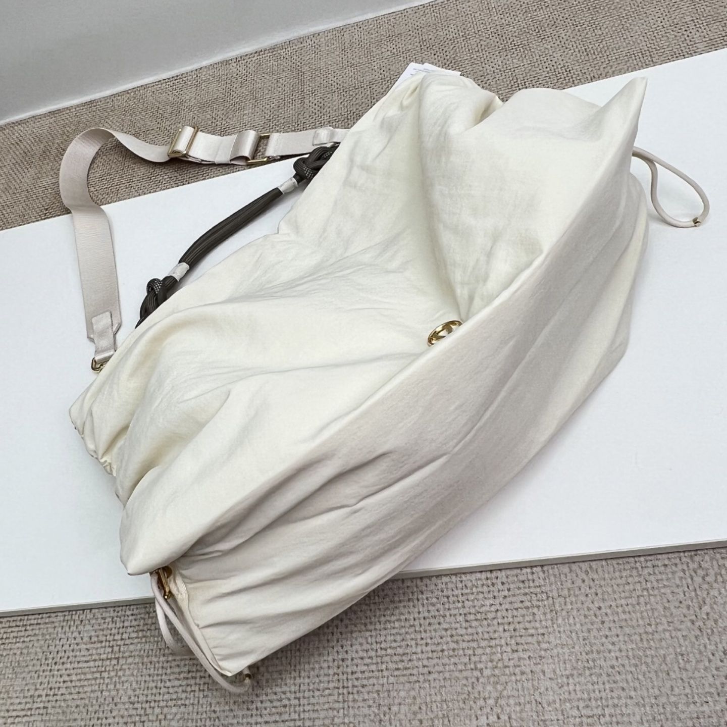 lululemon ルルレモン Convertible Ruched Crossbody Bag