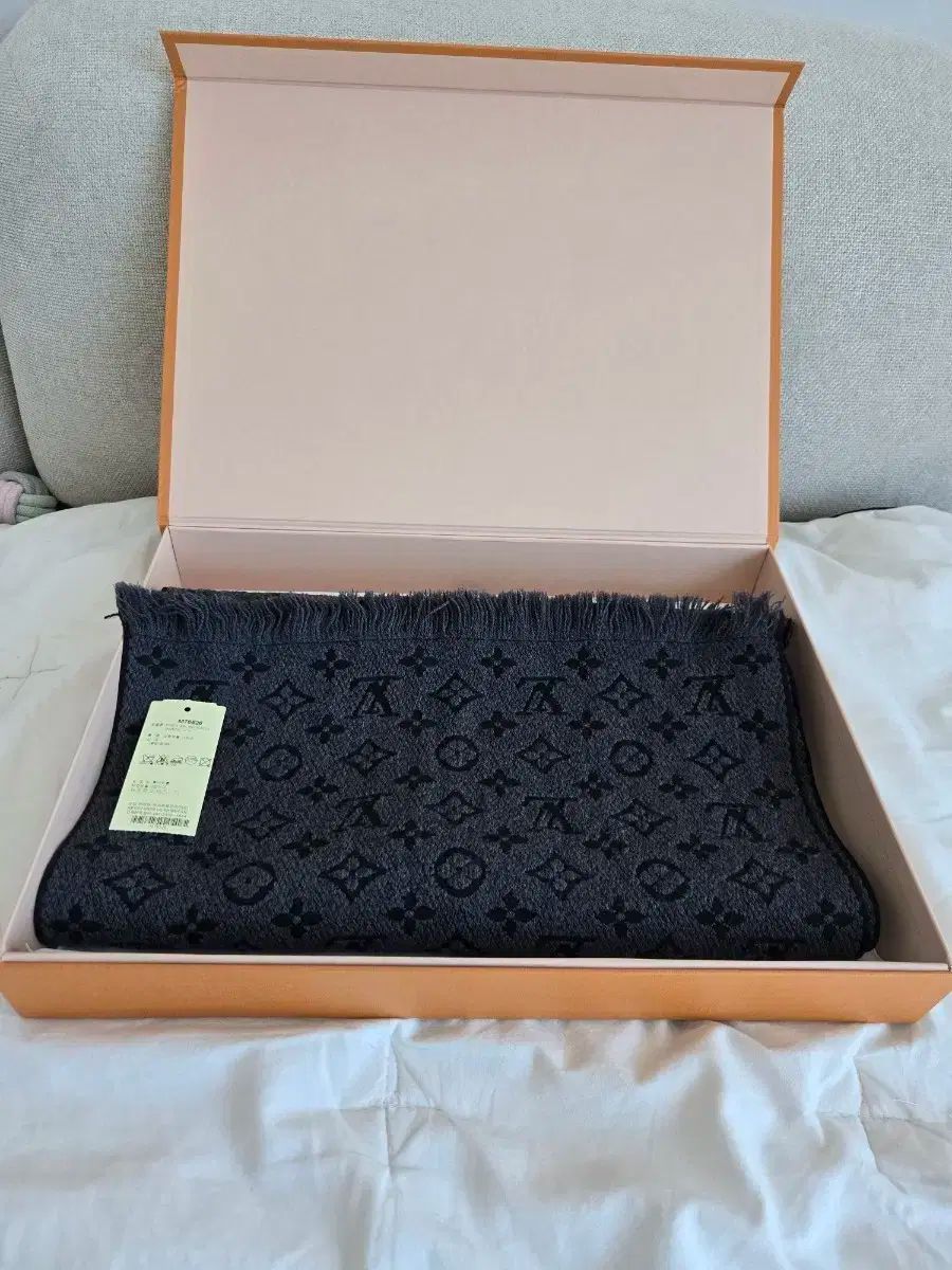 ほぼ ルイヴィトン モノグラム クラシック スカーフ マフラー M78526