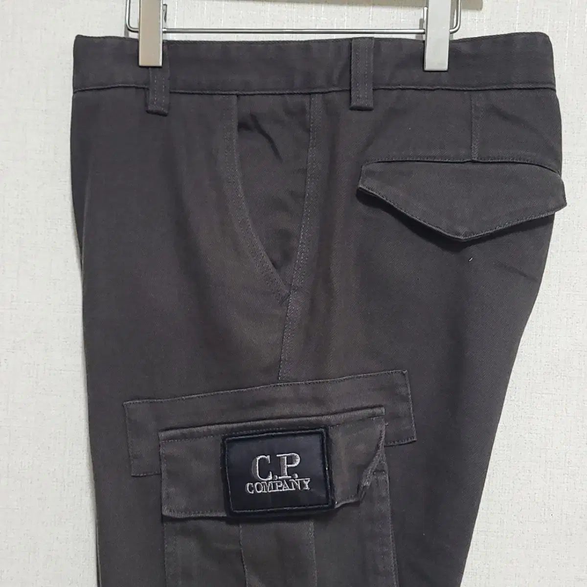 C P カンパニー カーゴ ズボン ダークグレー