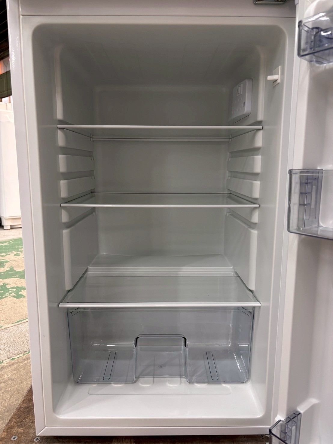 大阪送料無料★3か月保障付き★冷蔵庫★2025年★AR-131★IS893 大阪送料無料☆3か月保障付き☆冷蔵庫☆アビテラックス☆2ドア☆2025年