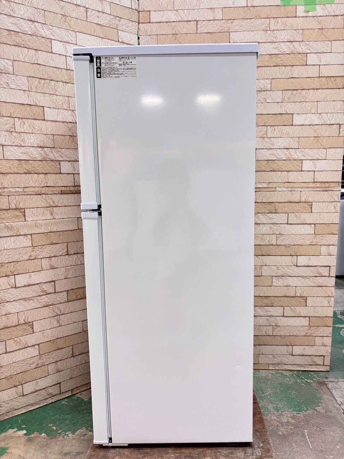 大阪送料無料★3か月保障付き★冷蔵庫★2025年★AR-131★IS893 大阪送料無料☆3か月保障付き☆冷蔵庫☆アビテラックス☆2ドア☆2025年