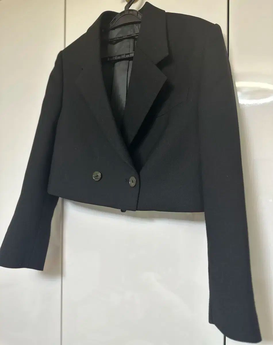 クロップド ブラック