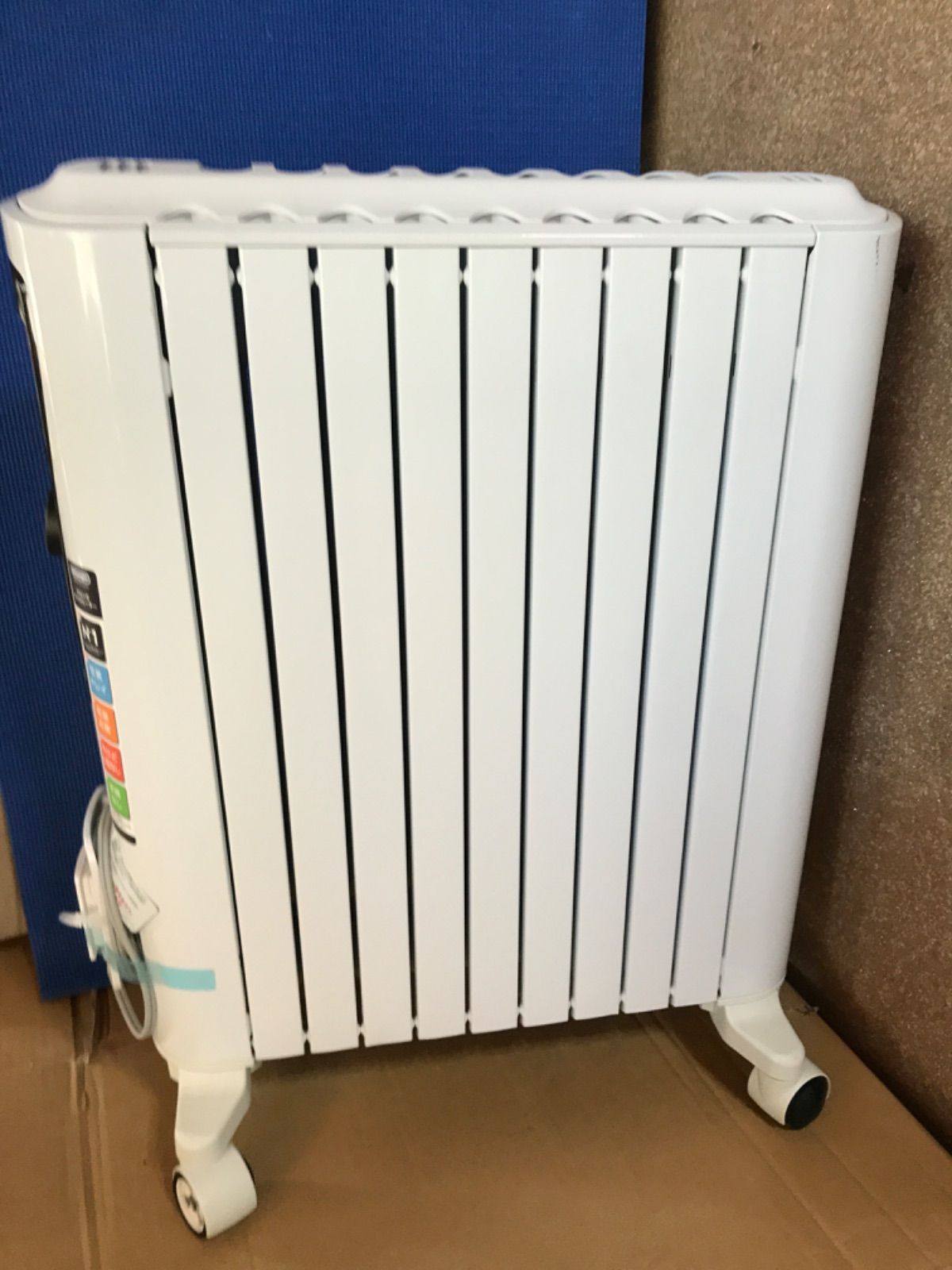 デロンギ オイルヒーター RHJ65LO915 オイルヒーター白い色 美品