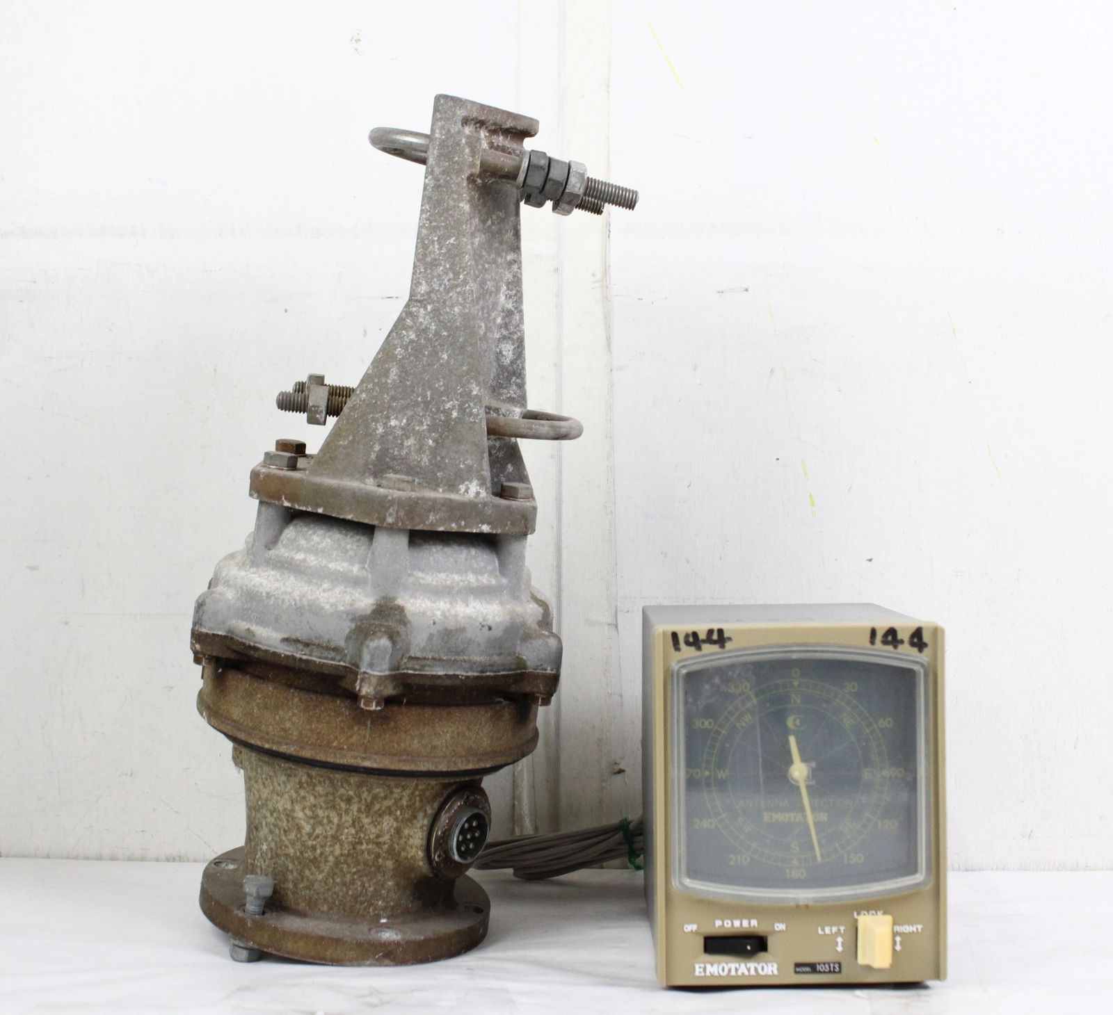 現状品 エモト エモテーター アンテナローテーター 105TS コントローラー アマチュア無線 ITYPZZAUC8OS-A03-byebye