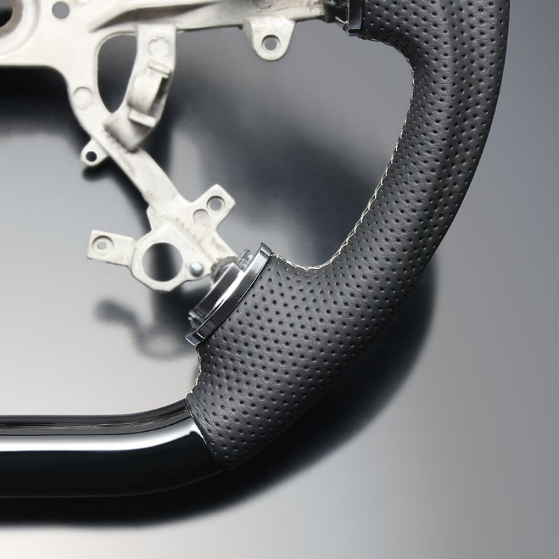 高品質の証ユーロステッチ採用 ピアノブラックxシルバーステッチ 純正交換ガングリップステアリング デリカD5 CV系 前期 H19 1-H30 12 LS297 BRIGHTFACE_UK