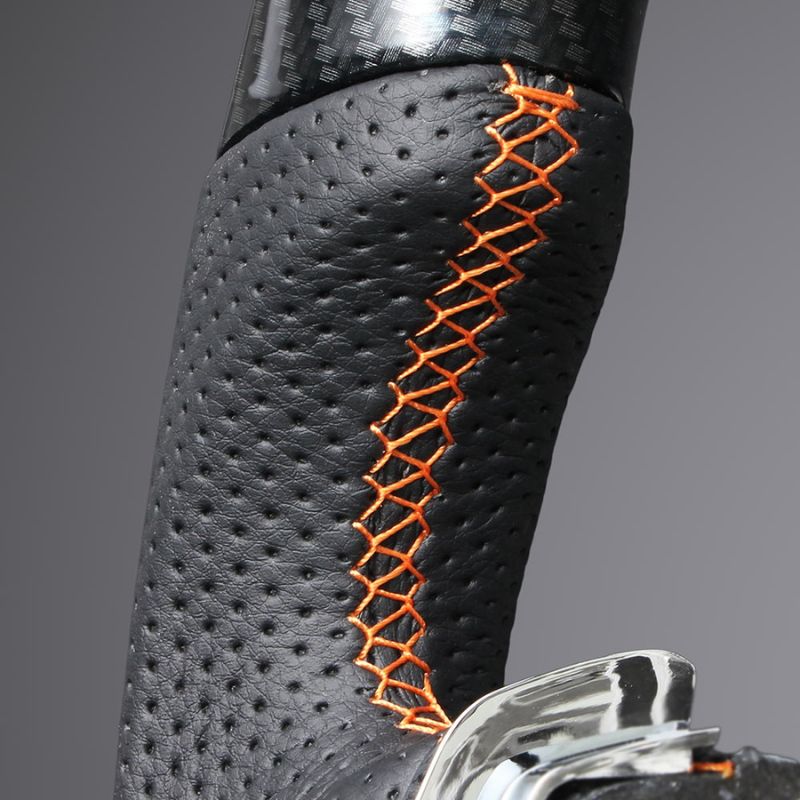 カーボン調xオレンジステッチ