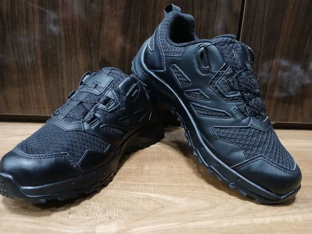 登山靴 トレッキングシューズ