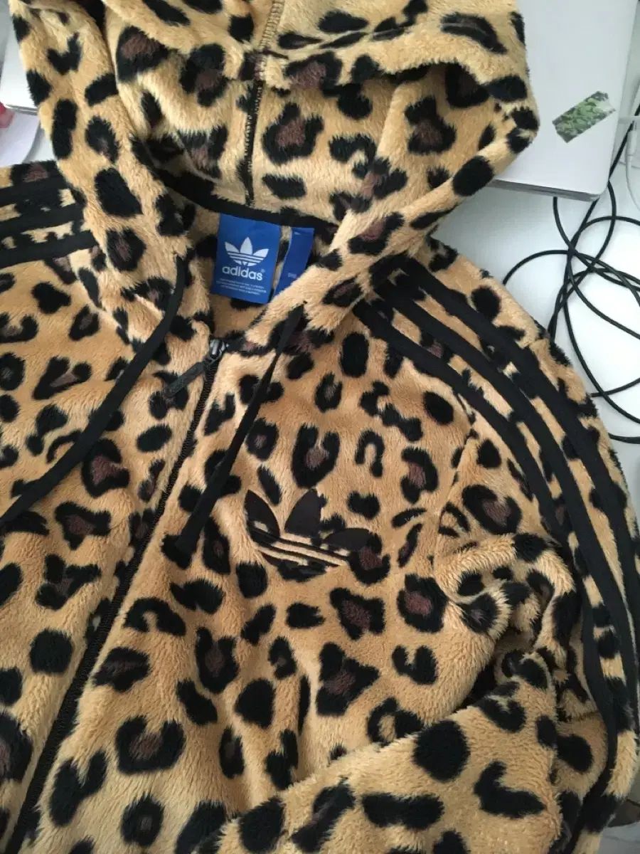 アディダス シェルパ ファイヤーバード レオパード フリース ジップアップ 姫ギャル 必須アイテム