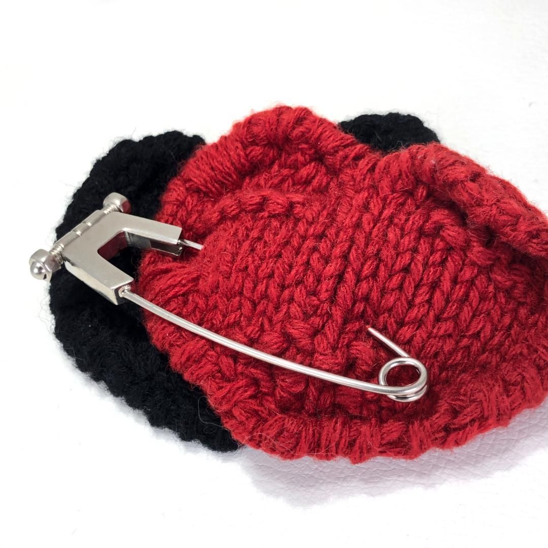 PRADA プラダ ハートモチーフ ピンブローチ コサージュ ウール メタル レッド ブラック FORTGASGNV_COM_BR