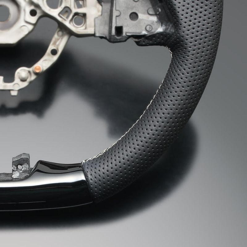 ピアノブラックxシルバーステッチ