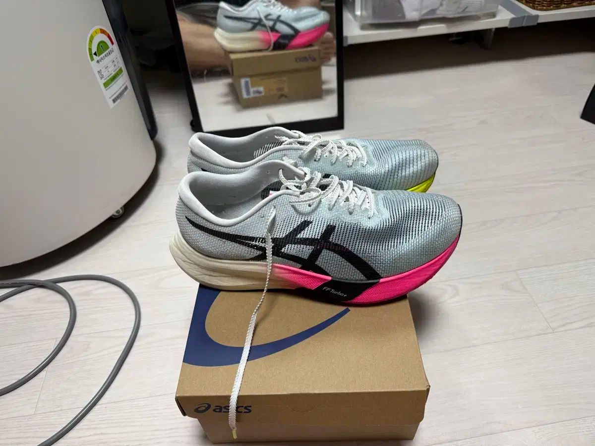 アシックス メタスピード エッジパリ 280