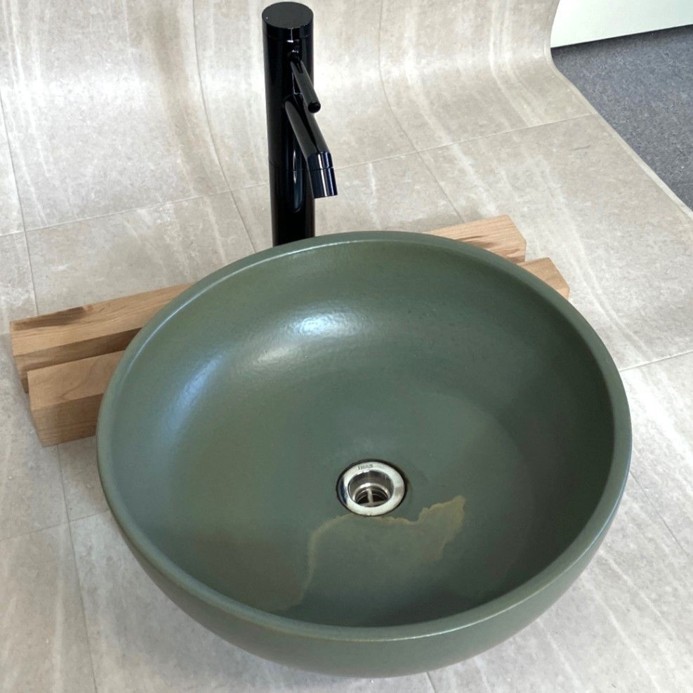 縦約370mm×横約370mm×厚み約120mm