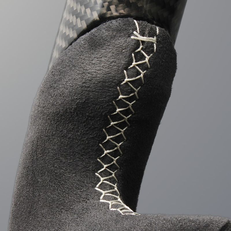 最上位モデル 艶有リアルカーボン×アルカンターラBK×シルバーステッチ 純正交換ガングリップステアリング ランクル 300系 R3 8- LS225 ヒーター対応 BRIGHTFACE_UK