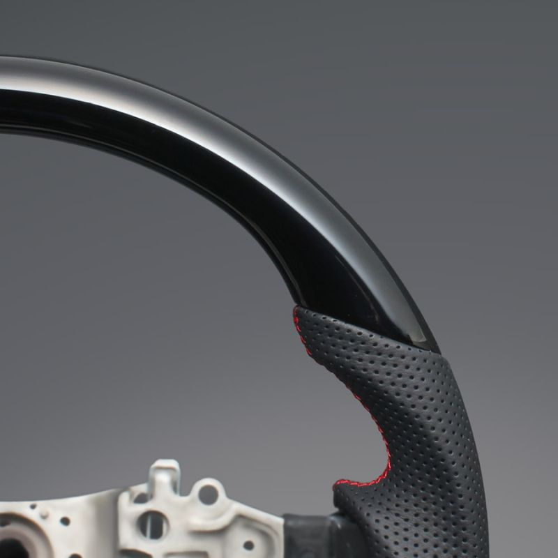 ピアノブラックxレッドステッチ