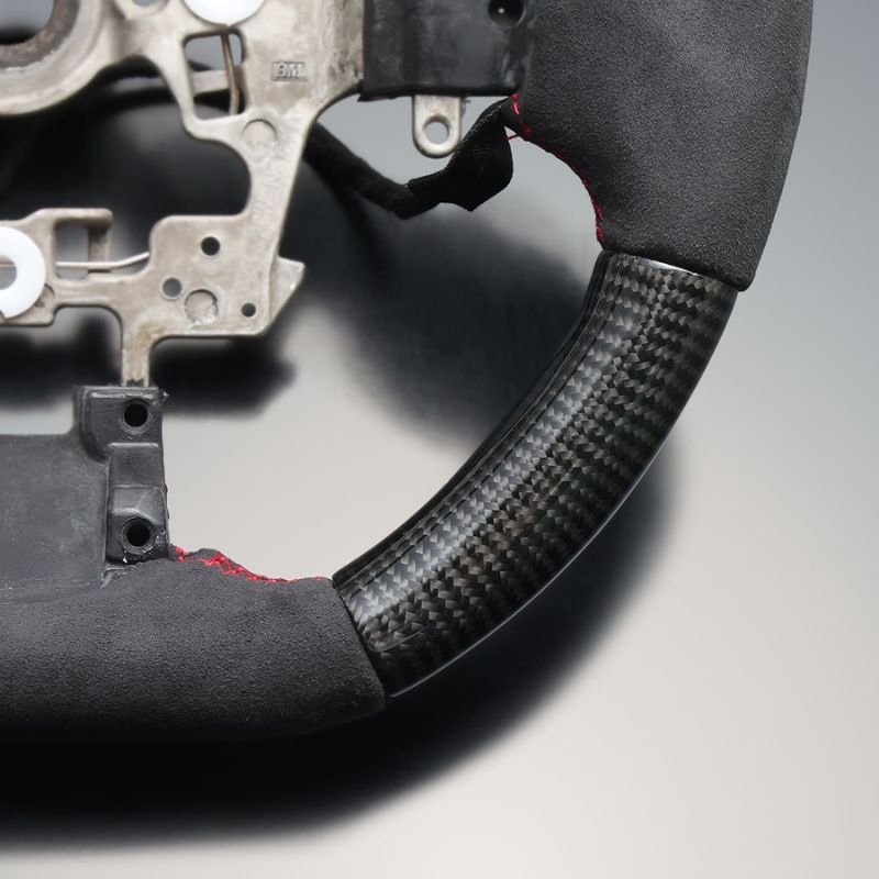 艶ありリアルカーボン×アルカンターラBK×レッドユーロステッチ D型ガングリップステアリング