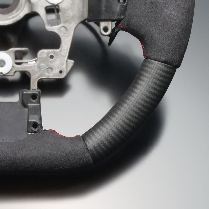 最上位モデル マットリアルカーボン×アルカンターラBK×レッドユーロステッチ