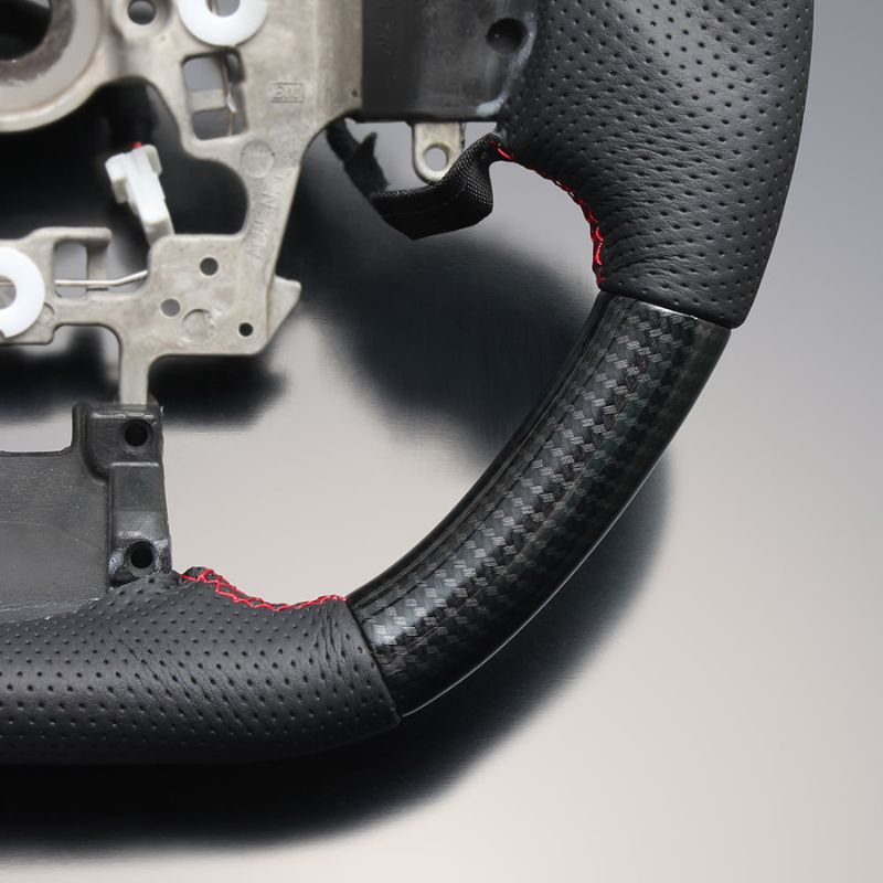 高品質の証ユーロステッチ採用 カーボン調xレッドステッチ