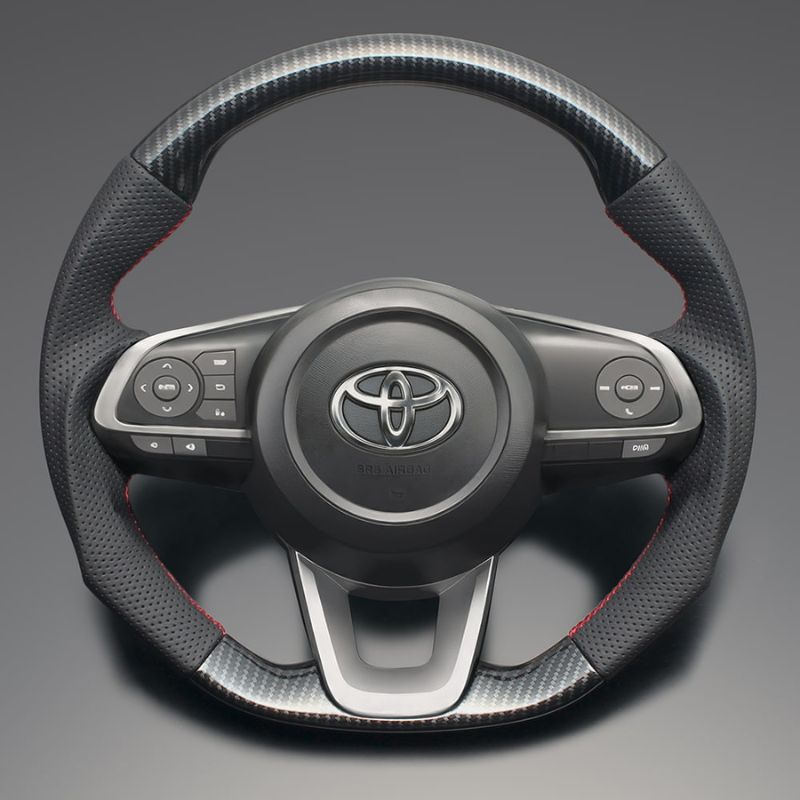 高品質の証ユーロステッチ採用 カーボン調xレッドステッチ 純正交換ガングリップステアリング RAIZE 200系 R1 11- LS199 ロッキー取付
