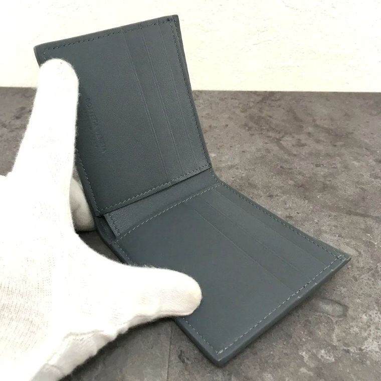 二つ折り札入れ