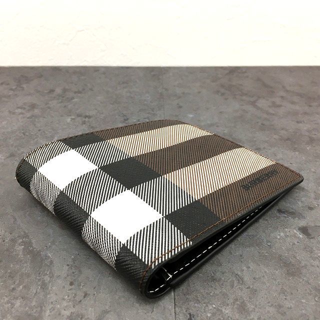 二つ折り札入れ