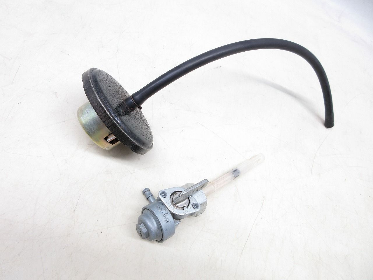 TLM200R ガソリンコック/タンクキャップ 中古バイク部品 0709H35M-27