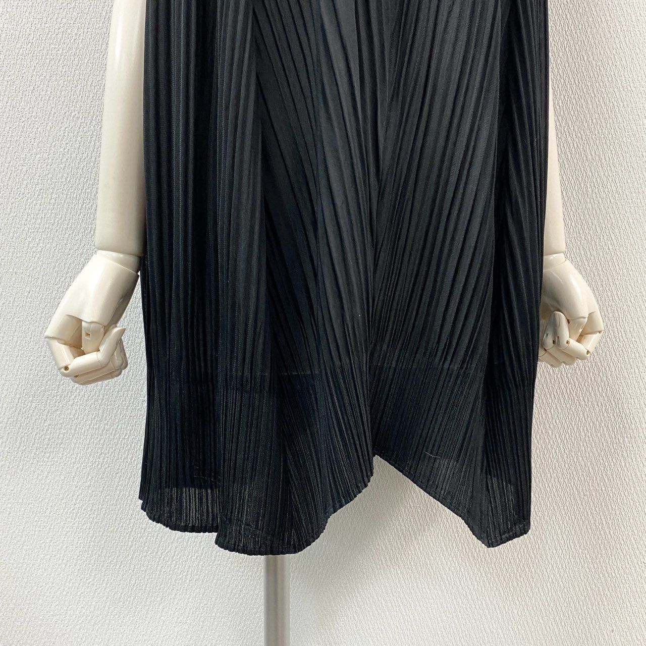 プリーツプリーズ ノースリーブカットソー
