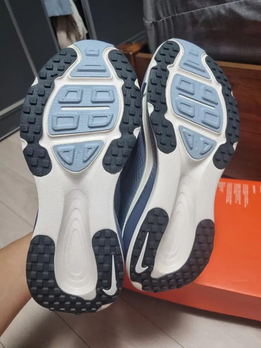 NIKE ナイキ ズーム ボメロ18 ランニングスニーカー 265 275