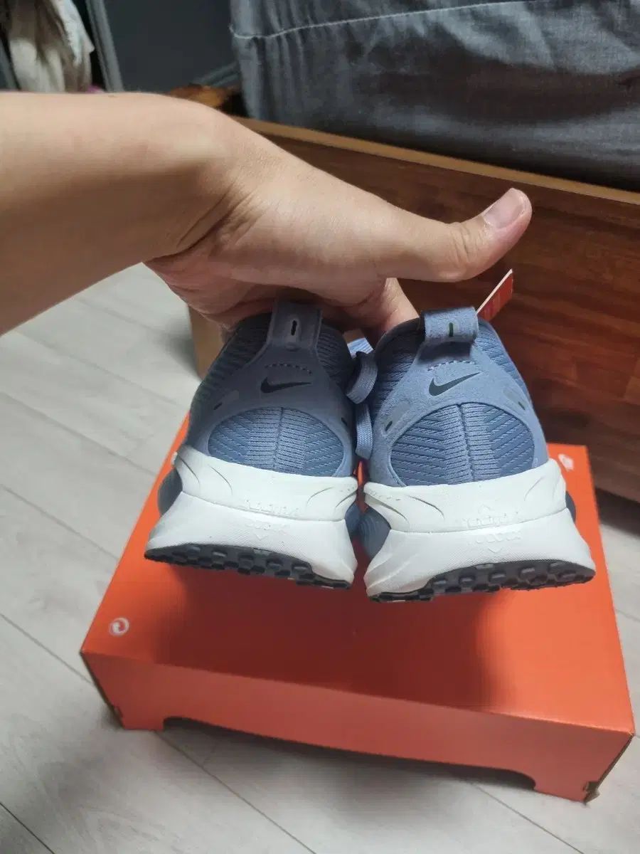 100％ 品質保障！ ♥ NIKE ナイキ ズーム ボメロ18 ランニングスニーカー 265 275