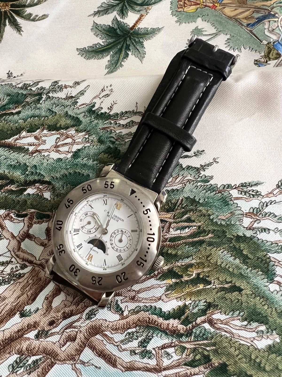 C F デザイン ムーンフェイズ時計 コンパス付き クオーツ クロノグラフ時計