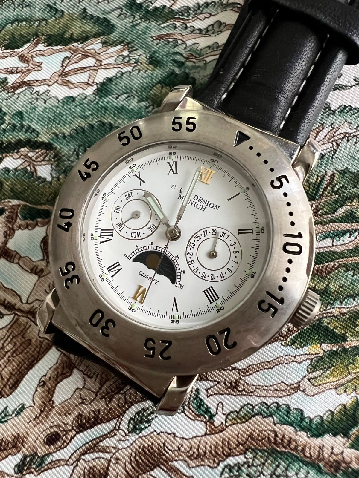 C F デザイン ムーンフェイズ時計 コンパス付き クオーツ クロノグラフ時計