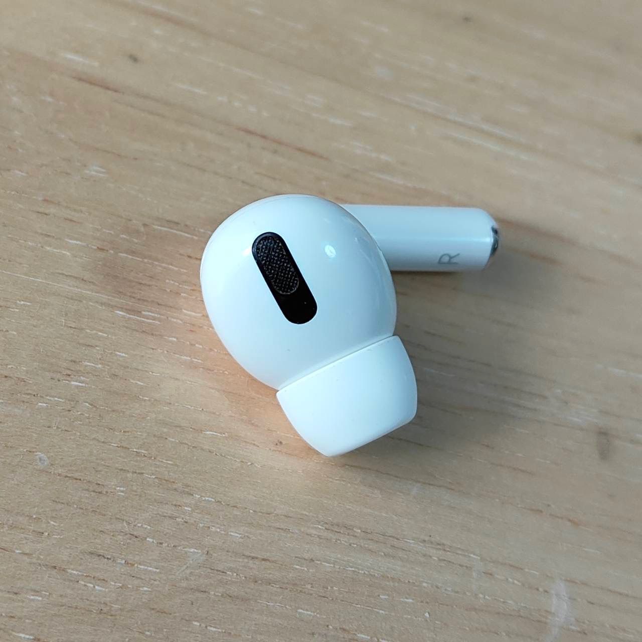 Apple AirPods Pro 第1世代 片耳 R 片方 右耳 Aランク - メルカリ
