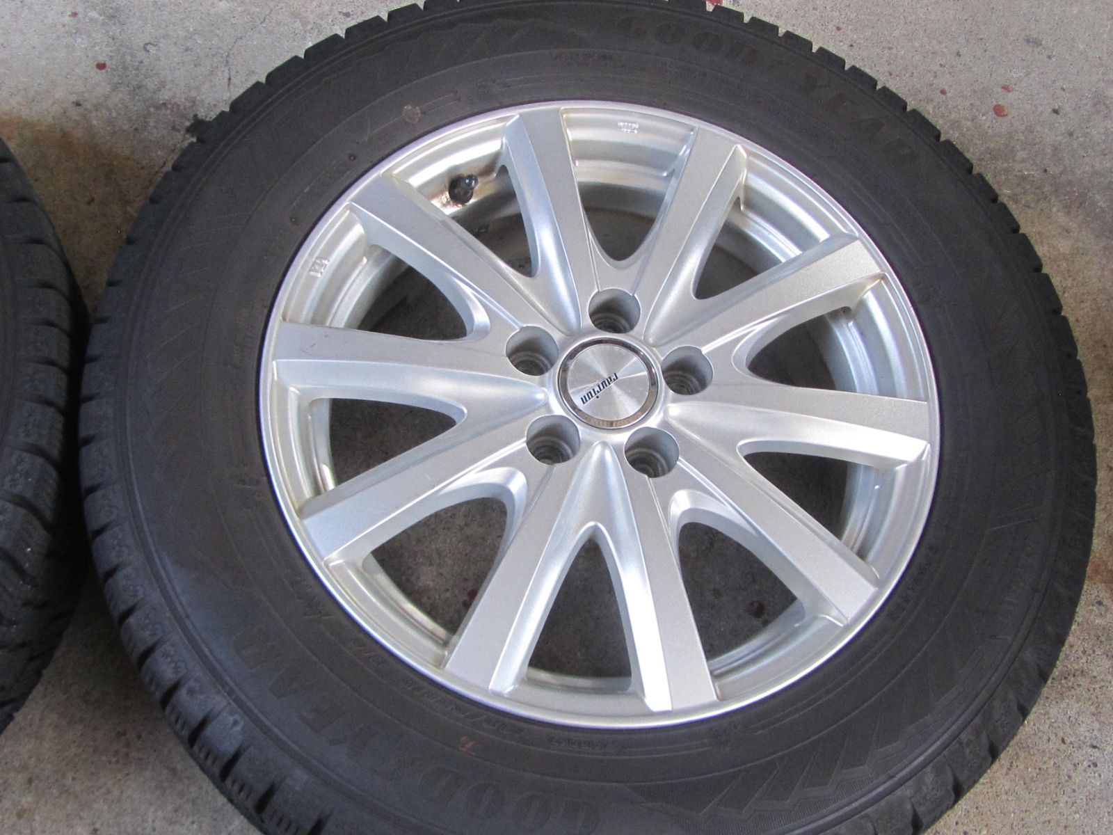 グッドイヤー アイスナビ8