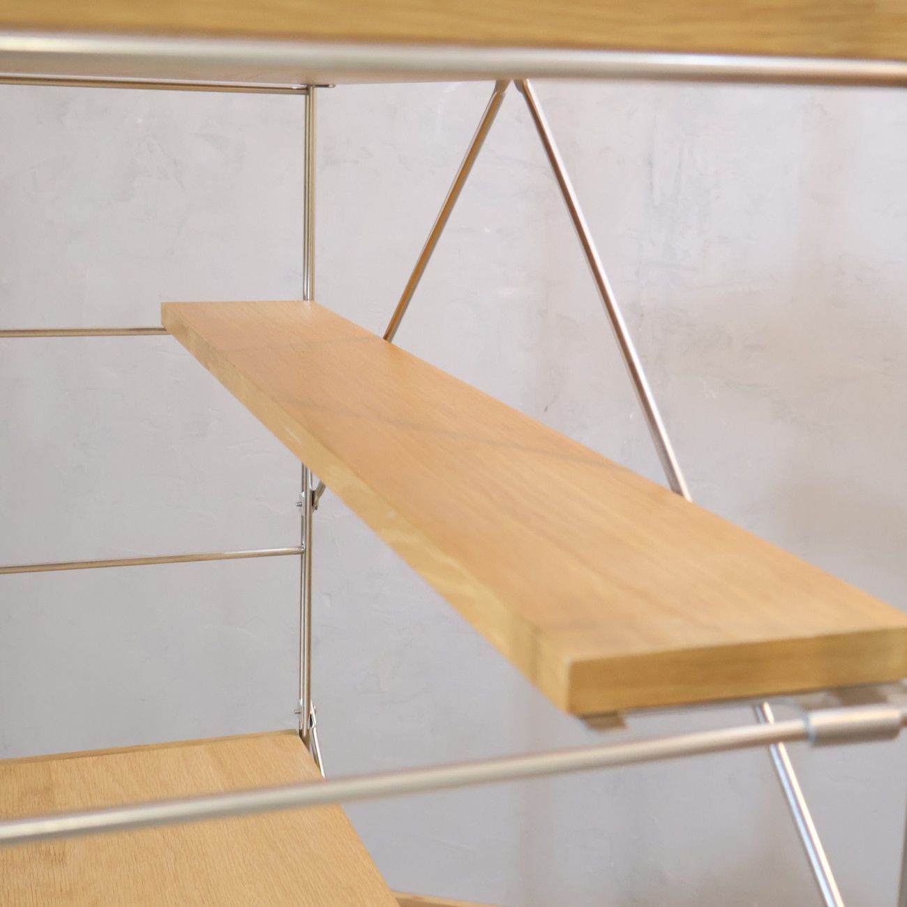 引出し付き 収納棚