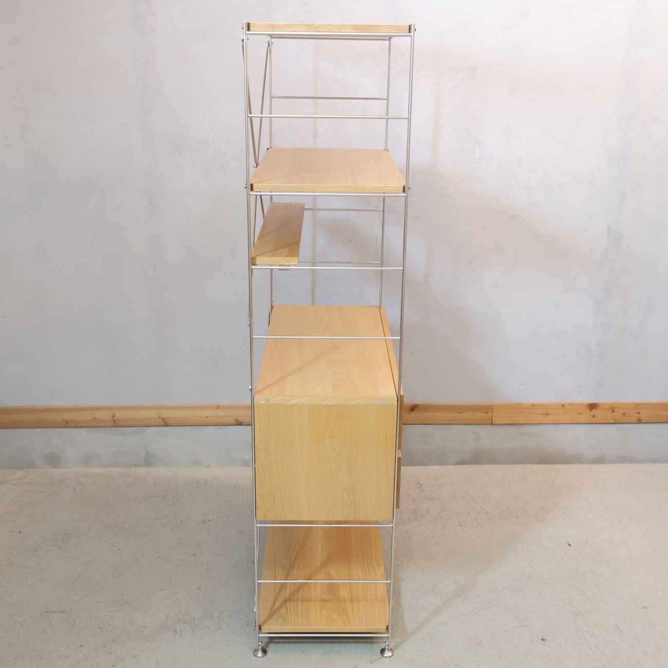 引出し付き 収納棚