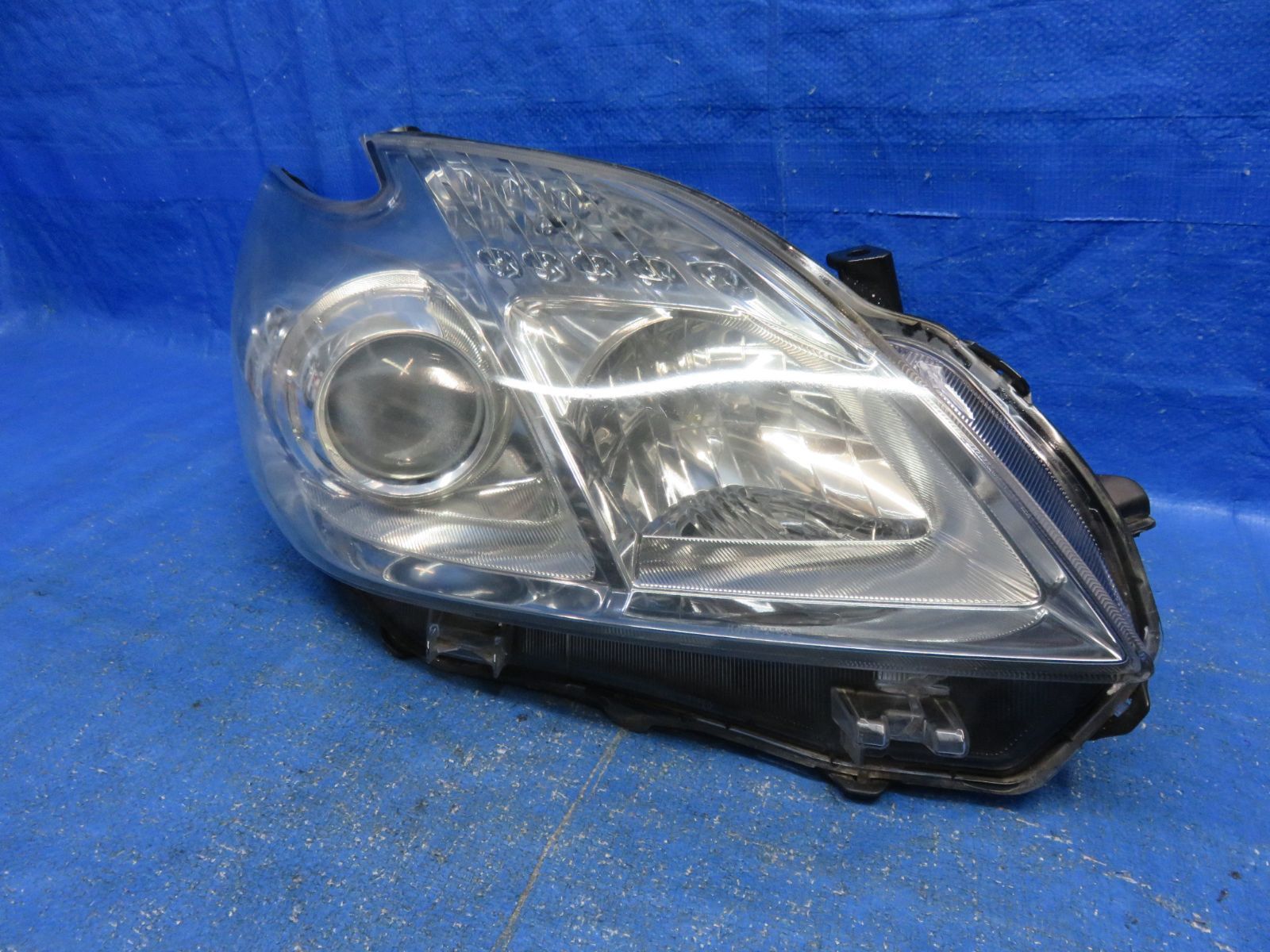 ZVW30|前期 ヘッドライト|ハロゲン