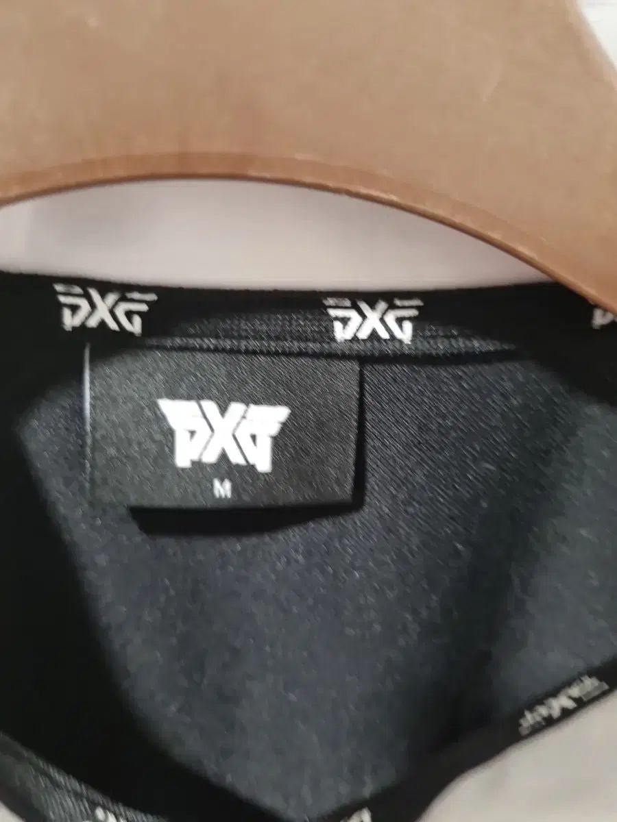PXG ブラック KARA カラ Tシャツ