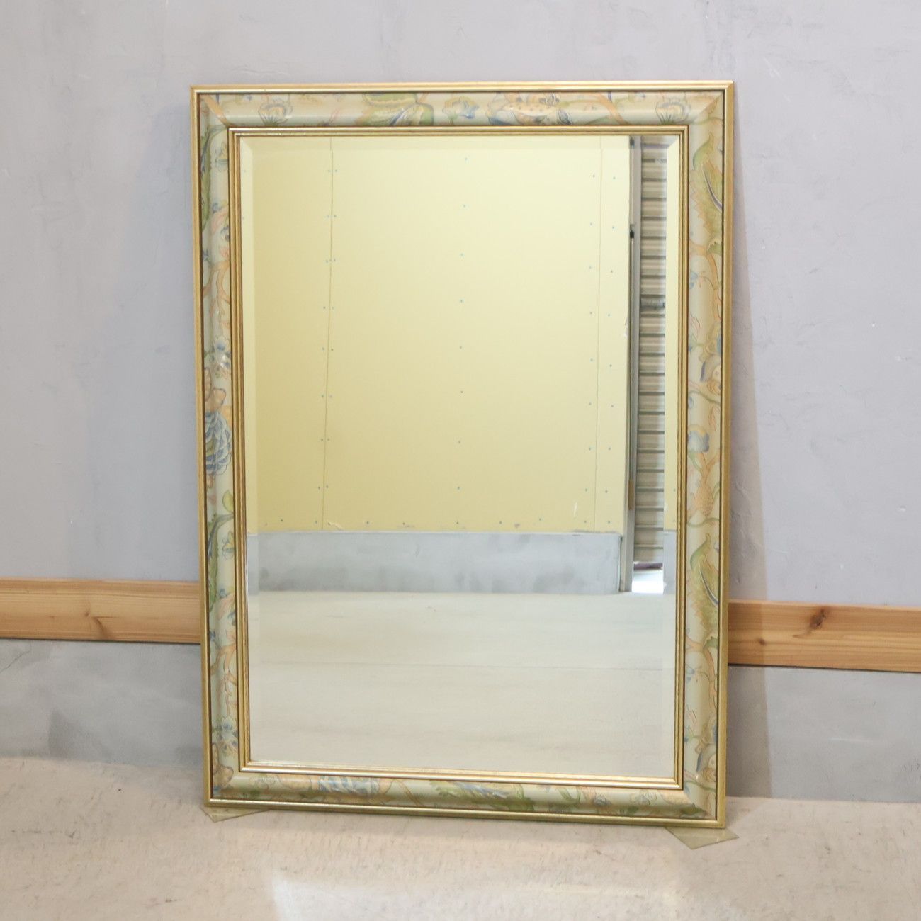 アンティーク調 イタリア製 ウォールミラー 壁掛け鏡 エレガント ヨーロピアンクラシック 花柄 上品 優雅 立て掛け鏡