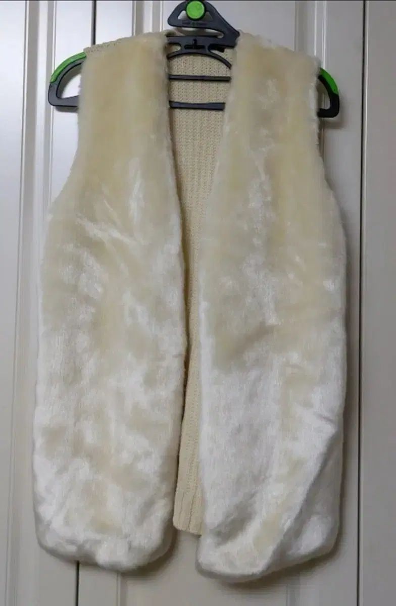 レディースARMANI EXCHANGE アルマーニ エクスチェンジ シープスキン ニットベスト55