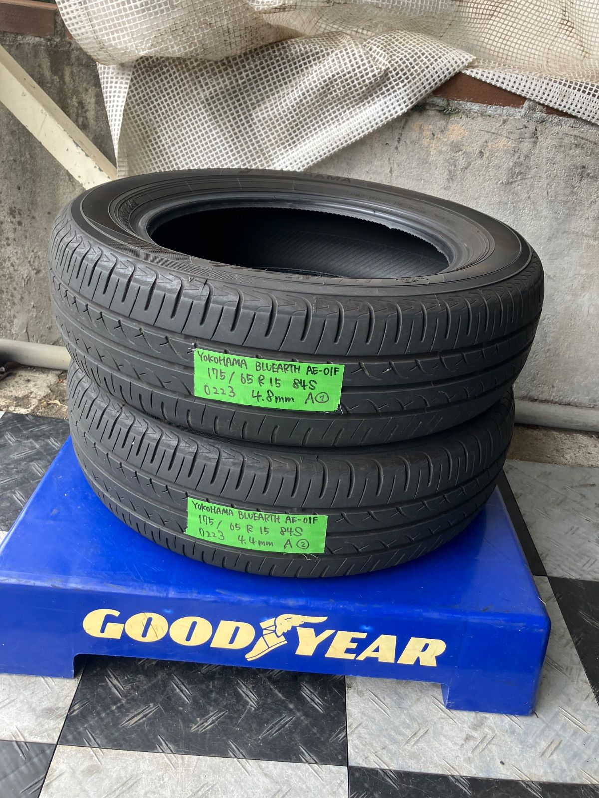 送料込み] 175/65R15 84S 2023年製 YOKOHAMA BLUEARTH AE 01F ヨコハマ 