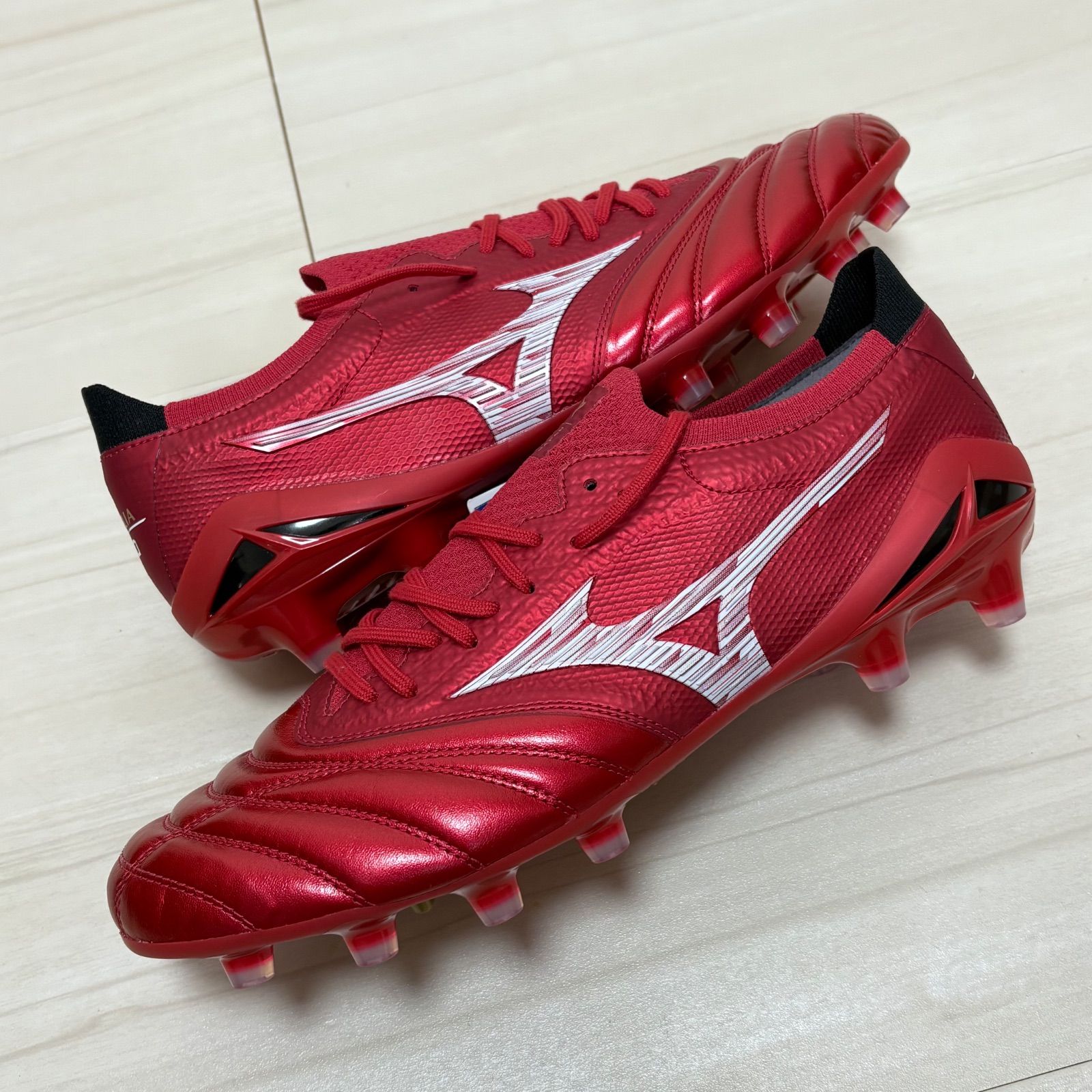 ミズノ モレリアNEO 4β JAPAN ルビーレッド ミズノ サッカースパイク モレリア NEO 4 β JAPAN ルビーレッド 天然芝