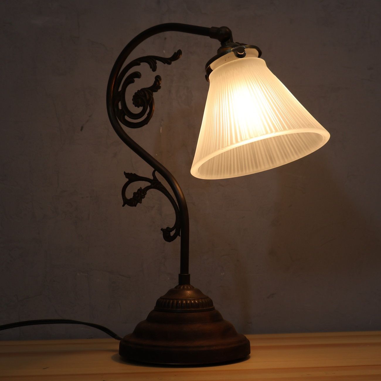 sunyow サンヨウ テーブルランプ ナイトスタンド クラシック エレガント テーブルライト スタンドライト 卓上照明 アンティーク調