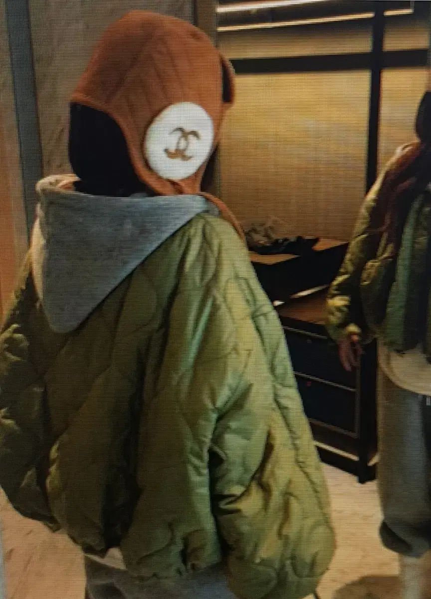 カーキ ブラウン